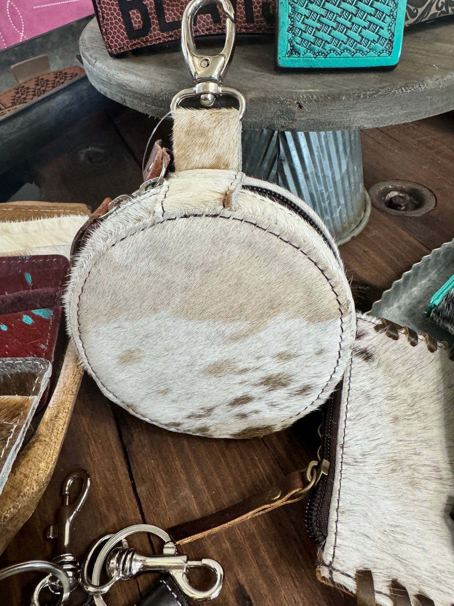 Round Cowhide Clip Pouch